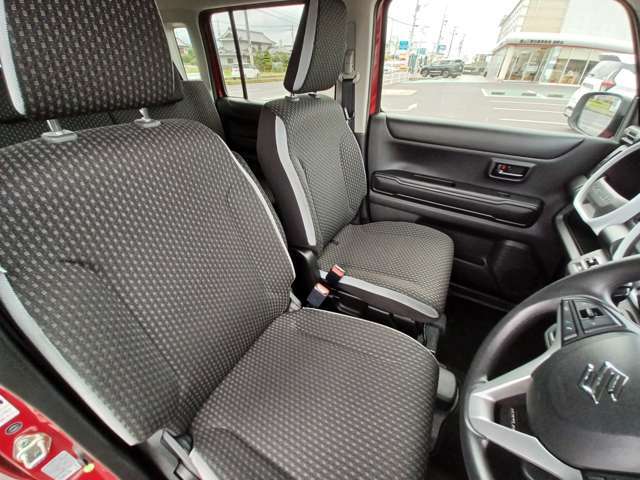 運転席シート廻りは使用感も少なく、良好な状態です！