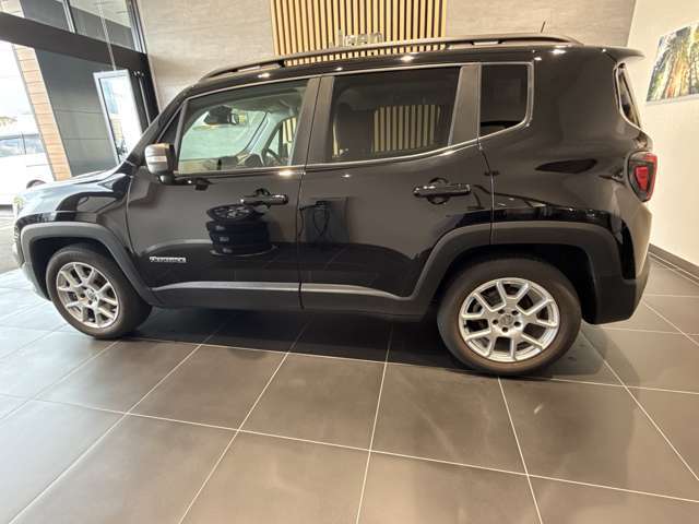 JEEP〔認定中古車〕は、JEEPが認定するメーカー保証制度が適応される中古車になります。これは正規JEEP販売店のみで認められた保証制度です。