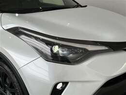 LEDヘッドライトです。デザイン性がよくとても明るいので、夜間の走行や悪天候でも安心です。しかも長寿命！