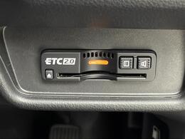 【ETC】有料道路を利用する際に料金所で停止することなく通過できる、ETC車載器（ノンストップ自動料金収受システム機器）が装備されています。セットアップを行うことで利用可能になります。