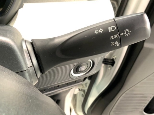 便利なオートライト付です。