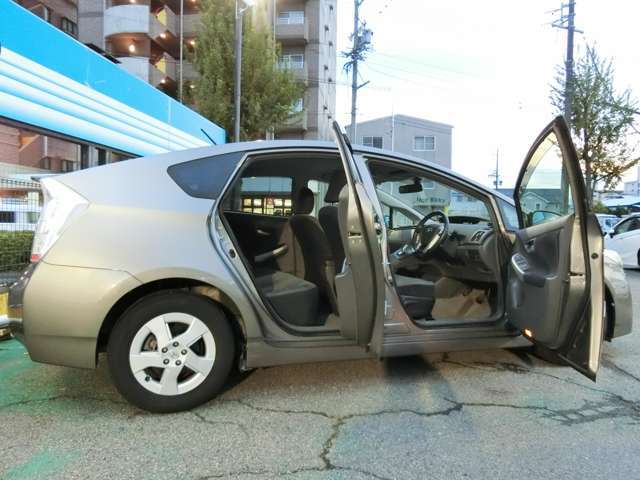 専用器具を用いて、安心、快適にお乗りいただけるよう、しっかりクリーニングさせていただきます。清潔感を第一に作業しております。お問い合わせはフリーダイヤル0078-6002-196241までどうぞ。