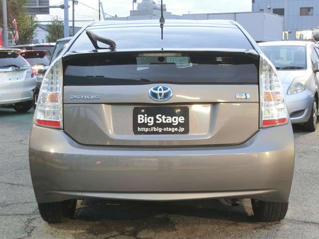 自社板金塗装工場完備です。万一の事故にも迅速対応。エアロパーツの取り付けなど、ドレスアップにも対応しております。お問い合わせはフリーダイヤル0078-6002-196241までどうぞ。