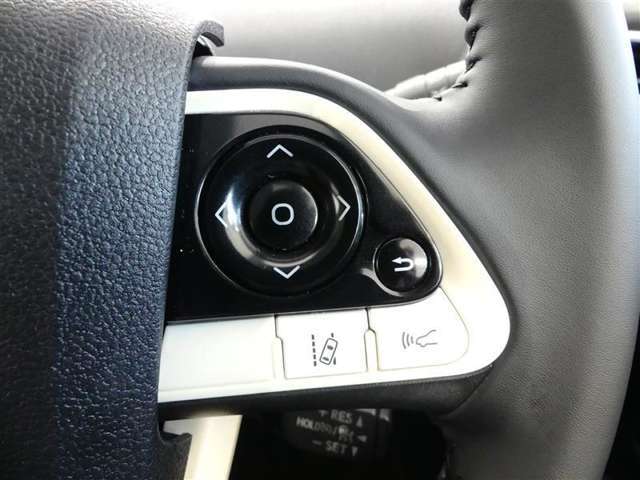 ステアリングスイッチで車両情報を切り替えて必要な必要な情報を確認したりできます。
