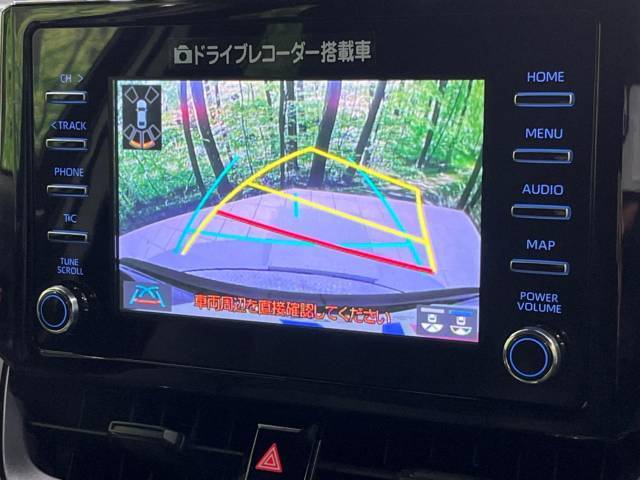 【バックカメラ】駐車時に後方がリアルタイム映像で確認できます。大型商業施設や立体駐車場での駐車時や、夜間のバック時に大活躍！運転スキルに関わらず、今や必須となった装備のひとつです！