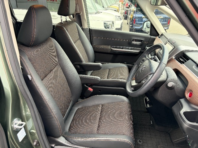 1列目シートです。足元までゆったりとご乗車頂けます！！