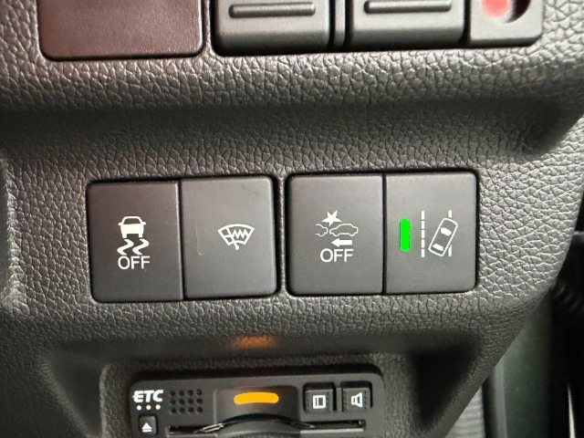 いつもドライバーを見守ってくれる目に見えないパートナー！常にミニ波レーダーと単眼カメラで状況を認識し、ドライバーをサポート！ドライブがもっと安心に、もっとラクになるホンダセンシングを搭載！