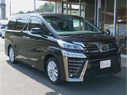 「家族のためにどんな福祉車両を選んだらいいだろう」、「福祉車両を初めて使うけど、使い方聞けるのかな」福祉車両を探す方の不安を取り除き、そばで助言させていただくのが当店の営業方針です。