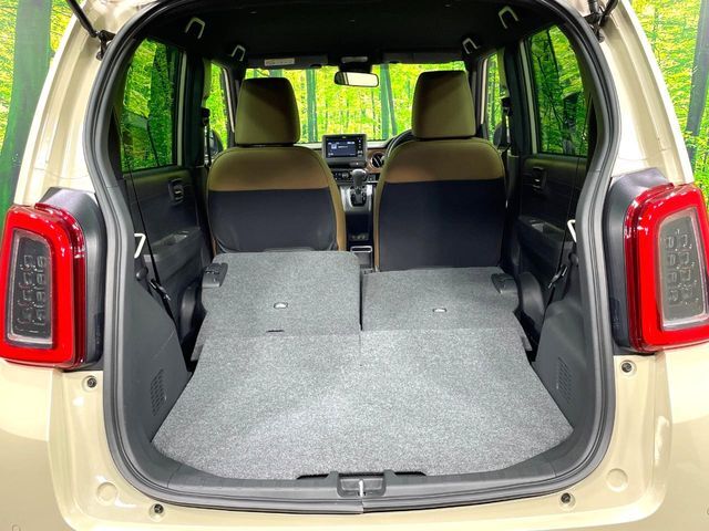 積み下ろしのしやすいデッキにはたっぷりと荷物を積み込んでいただけます。遊びから仕事まで、様々なシーンで頼れます♪