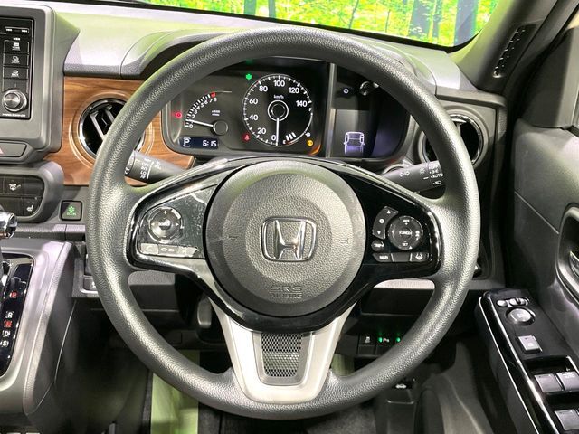 ステアリングも使用感が少なく、きれいな状態となっております♪