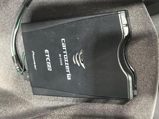 【ETC】高速道路の料金所をストレスなく通過！話題のスポットやサービスエリアに多い「スマートIC」利用時は必須のアイテムです。当店でセットアップを実施、ご納車当日からすぐにご利用いただけます！
