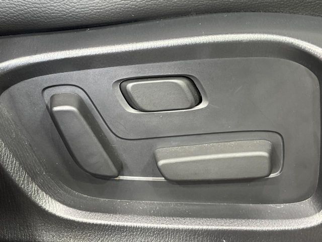 【パワーシート】スイッチ一つで簡単にシートの微調整が可能！電動だから力もいりません！快適なシートポジションにセットして、快適なドライブをお楽しみください。