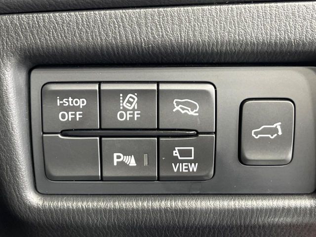 【パワーバックドア】スマートキーや運転席のボタンを押すだけでリアゲートが自動で開閉します！荷物を持っている時や、高い位置にあるバックドアを閉める際に便利な機能です♪