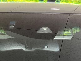 【ホンダセンシング】走行中に前方の車両等を認識し、衝突しそうな時は警報とブレーキで衝突回避と被害軽減をアシスト。より安全にドライブをお楽しみいただけます。