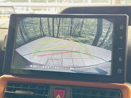 【バックカメラ】駐車時に後方がリアルタイム映像で確認できます。大型商業施設や立体駐車場での駐車時や、夜間のバック時に大活躍！運転スキルに関わらず、今や必須となった装備のひとつです！