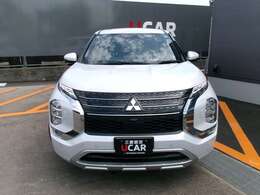 当店は諸費用も含めた総額表示を行っております。諸費用には車庫証明費用が含まれています。また、店舗納車を推奨しておりますので納車費用は含まれておりません。