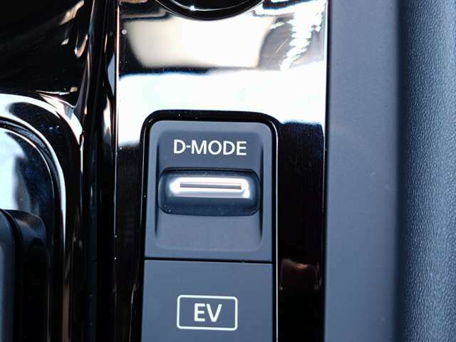 3つのドライブモードをシステムが自動制御。通常走行モードに加え、加速・減速が強めなSPORTモード、省燃費かつワンペダルドライブができるECOモードを搭載（停止にはブレーキペダルを踏んでください）。