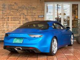 ■Car＆Cafe　PICCOLOはカフェを併設したカーショップです。癒しの空間でゆっくりとお車をご覧頂けます。本社であるAUTOSPEC.は輸入車をメインに販売から買取までトータルでサポート致します