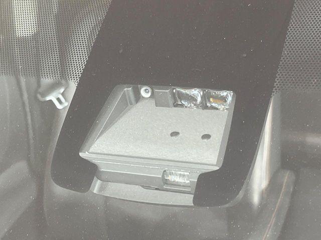 【トヨタセーフティセンス】走行中に前方の車両等を認識し、衝突しそうな時は警報とブレーキで衝突回避と被害軽減をアシスト。より安全にドライブをお楽しみいただけます。
