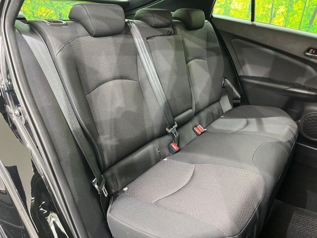 後部座席も気になるようなキズ・汚れやへたり等、大きなダメージはなく、良好な状態です。