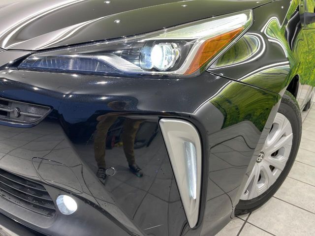 【LEDヘッドライト】悪天候や夜間走行時も良好な視界を確保し安心して運転できる高輝度LEDヘッドライトを装備！点灯速度が早く、消費電力も抑えられています。