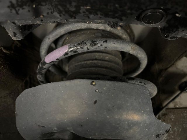 お車を安心してお乗りいただく為には、足回りの定期点検が欠かせません。サービスサポート（有償保証）では無料点検もご提供しており、安心のカーライフをお過ごしいただけるサポート体制が整っています。