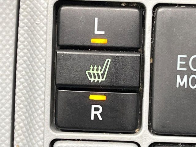 【シートヒーター】寒い日に重宝するシートヒーター！エアコンより早く温まってくれるので寒がりの人も安心ですね♪エアコンの温風は乾燥するから苦手、という方にもをおすすめです。