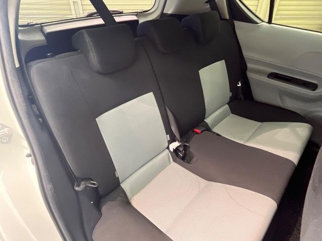 後部座席も気になるようなキズ・汚れやへたり等、大きなダメージはなく、良好な状態です。