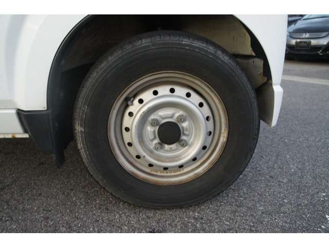 程度が悪い車が安いのは当たり前です。当店はコストを安く！薄利多売価格設定お客様が良い車両をお買い求め安くだけをこだわってます。少し年式古くても程度の良い車は沢山あります。