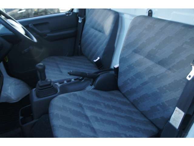 来店の際は事前にお電話頂けますとスムーズにお車をお見せ出来ますので、お気軽に連絡をください！いい車が安い☆彡いい車屋さん♪0569-84-1338スタッフ一同心よりお待ちしております！仕上げも他社には負けません