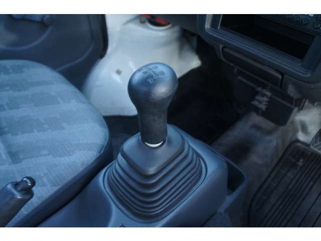 外装仕上げ、みがき、撥水仕上げします。内装クリーニング　ヘッドライトの黄ばみ落としてからの磨き！納車仕上げ専門の担当者がしっかり仕上げさせて頂きます。満足クォリティー！直通TEL0569-84-1338