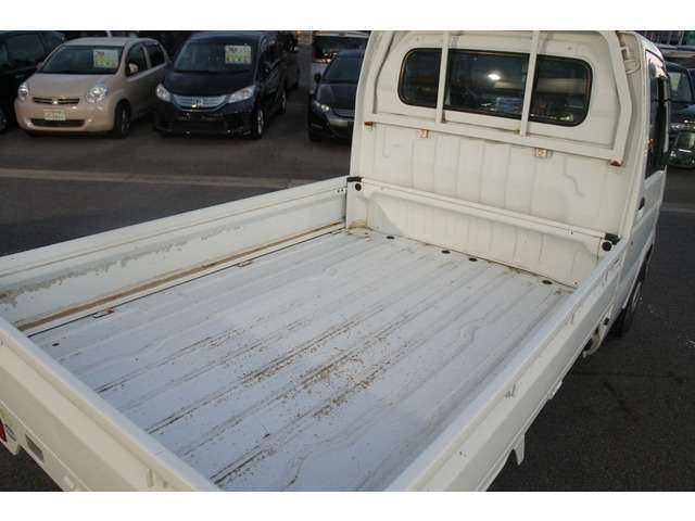 エンジン、ミッションなど金額の大きな箇所も無料修理♪代車もご用意！☆自社保証☆安心3ヶ月間の無料保証付。カーセンサーアフター保証も有り☆1年～2年更新保証もご用意有ります。輸入車は1年保証～有償のみです。