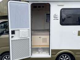 スマートアシスト　前後ドラレコ　ETC　Bカメラ　電圧計　リチウム400Ah　3000Wインバーター　12Vクーラー　後席TV　Rスピーカー　FFヒーター　シンク　冷蔵庫　電子レンジ　シャワー