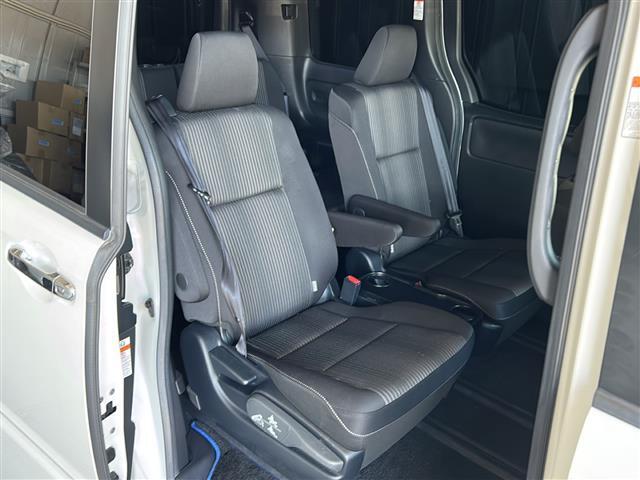 店舗にて現車の確認もいただけますので、お電話で在庫のご確認の上是非ご来店くださいませ。