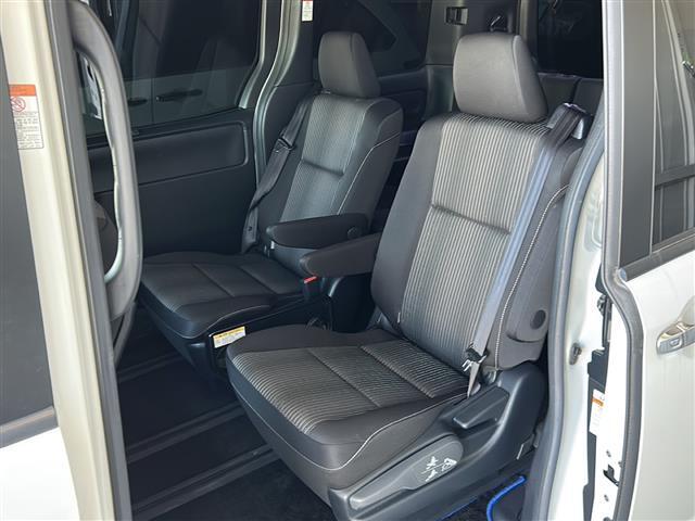 店舗にて現車の確認もいただけますので、お電話で在庫のご確認の上是非ご来店くださいませ。