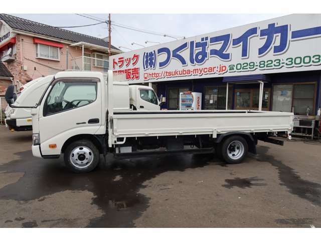 ○板金・架装もお任せ下さい○　販売車両の塗装仕上・架装はもちろんのこと，車両の全塗装から床板の張り替え等も承っております！