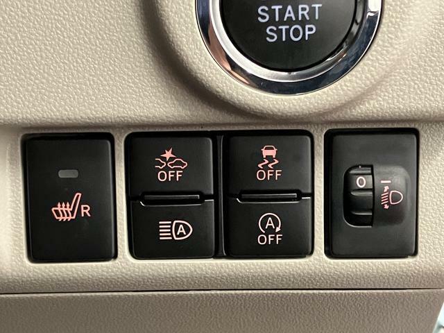 衝突軽減装置などのスイッチがこちら！不要な場合はこちらのスイッチを押してオフの選択ができます。運転席側にはシートヒーターを装備！