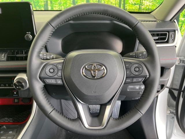 【ステアリングスイッチ】運転中、前方から目線をそらすことなく、オーディオ等の操作が可能な便利機能！安心＆快適なドライブを演出してくれます♪