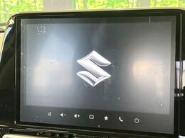 【メーカー純正9型ナビ】インテリアに溶け込むスタイリッシュな「専用設計」メーカーナビを装備♪視認性や操作性など基本性能にも優れ、より上質なカーライフをお楽しみいただけます。
