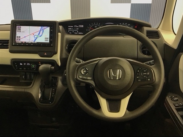 運転しやすいインパネ周りです！見やすいレイアウトで快適なドライブをサポートします！