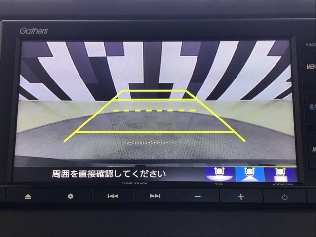 バックカメラ付きで後方の確認も安心です！スムーズな駐車・車庫入れをサポートいたします！