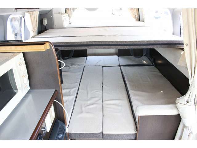 ベッド展開も簡単に出来ますよ♪大人3名が就寝可能です！（ベッドサイズ：190cm×160cm）