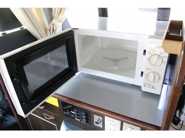 2000Wインバーター搭載ですので、電子レンジ等の家電製品もご使用頂けます♪