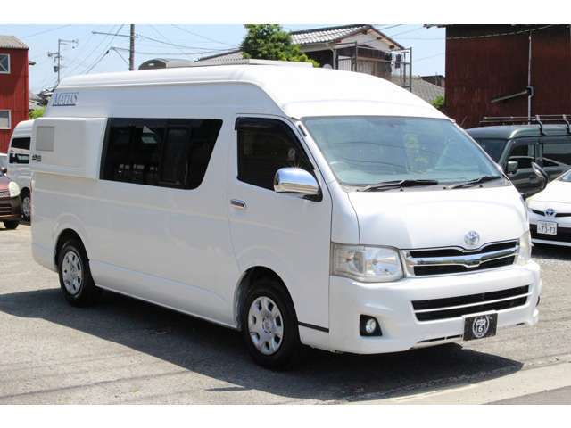 長さ538cm　幅192cm　高さ242cm　乗車人数：8名　就寝人数：5名