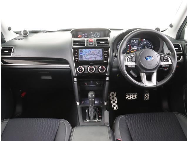 ドライバーが運転以外のことに気を遣うことなく、疲れにくく、安心・集中して運転ができる。SUBARUは視界設計をはじめ、操作パネルやシートのデザインなど細部にまでこだわっています。