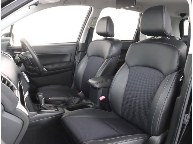 長時間の運転も疲れにくいフロントシート！体をしっかり支えてくれて運転がしやすい形状です！