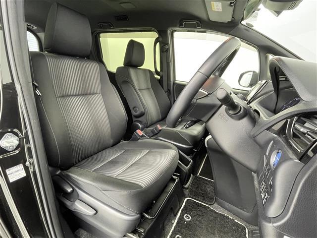 【運転席】座り心地が良いシートなので長時間の運転でも快適にお過ごしいただけます。新品のフロアマットのご注文も可能です。掲載箇所以外にご希望の写真がございましたらお気軽にお問い合わせ下さい。