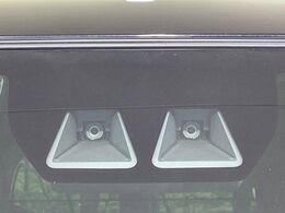 【スマートアシスト】走行中に前方の車両等を認識し、衝突しそうな時は警報とブレーキで衝突回避と被害軽減をアシスト。より安全にドライブをお楽しみいただけます。