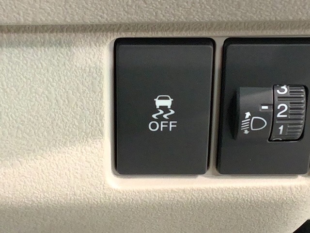 横滑り防止装置がついています。いざという時に安心ですね。