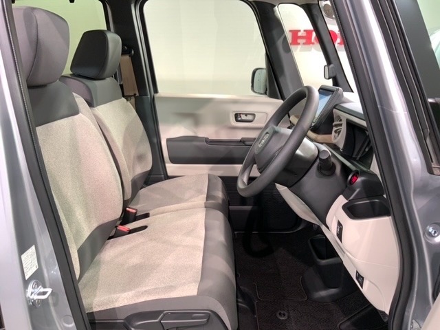 シートは厚めのクッションですのでゆったり座れますよ。